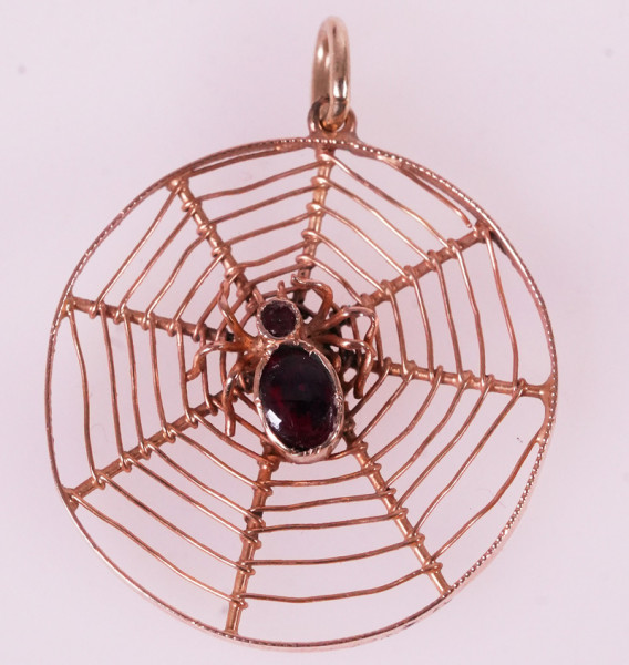 antiker Anhänger Spinnennetz Spinne mit Granat 585 Gold Spider