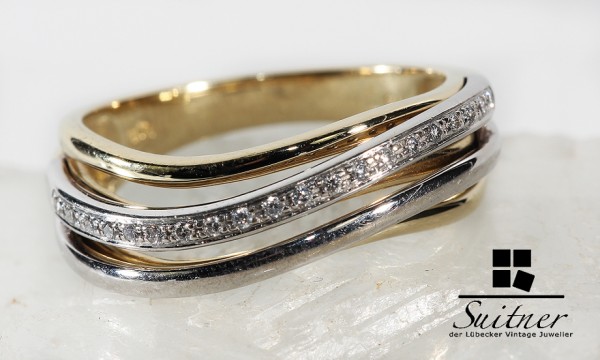 moderner Ring im Wellendesign mit Brillanten aus Gold 