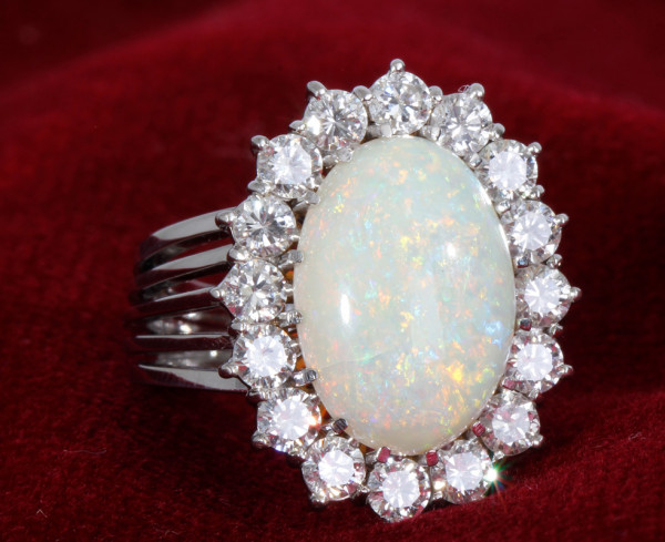 Wiener 11ct. Cocktail Ring mit Opal Brillanten 585 Weißgold Gr. 54